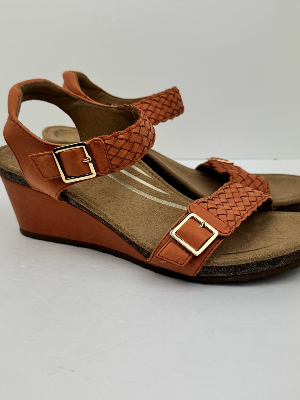 Aetrex Grace Women's Adjustable Woven Leather Wedge Sandals. Size 10.